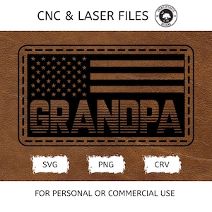 Puede incluir: Un diseño marrón con textura de cuero que presenta una bandera estadounidense negra y la palabra "GRANDPA". El diseño incluye los tipos de archivo SVG, PNG y CRV. También está presente el texto "CNC & LASER FILES" y "FOR PERSONAL OR COMMERCIAL USE".