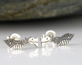 Drachenohrstecker aus Sterlingsilber, handgefertigter Tierschmuck, Geschenkidee für Drachenliebhaber