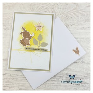 Tarjeta infantil de cumpleaños con conejito. Tierna y divertida, perfecta para bebés y niños. Celebra su día especial con un toque adorable.