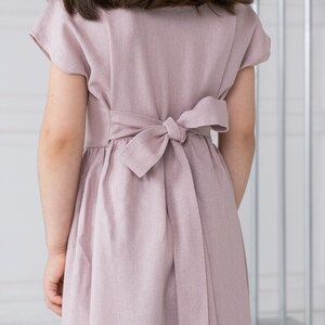 Robe de fille rose, filles de robe tablier, robe de fille de fleur en lin, robe en lin pour les tout-petits, robe avec ceinture, robe à manches courtes, robe d'été en lin image 8