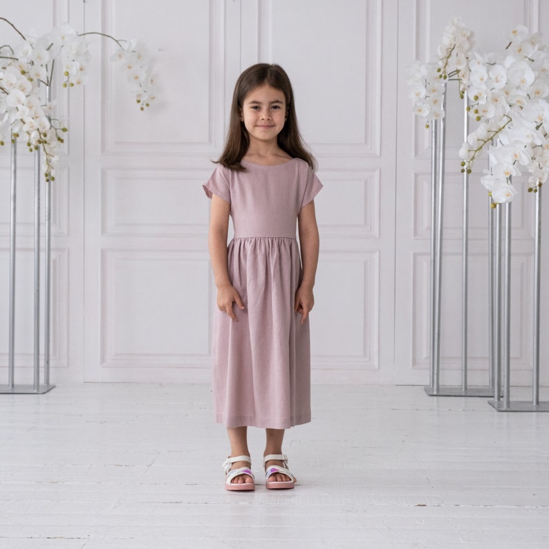 Robe de fille rose, filles de robe tablier, robe de fille de fleur en lin, robe en lin pour les tout-petits, robe avec ceinture, robe à manches courtes, robe d'été en lin image 2