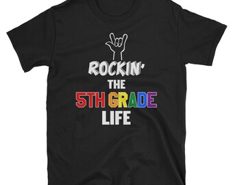 Rockin The 5th Grade Life Shirt, Vintage School Tee, Regalo para el estudiante de 5th Grade, Cool Fifth Grade Student Quote TShirt, Funny Retro Unisex T Shirt