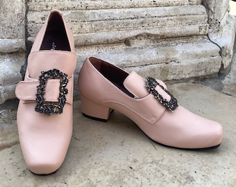 Historische Schuhe aus dem 18. Jahrhundert aus Leder, Karnevalsschuhe, Vintage-Schuhe aus dem 18. Jahrhundert