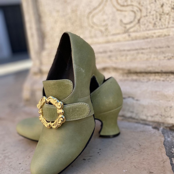 Chaussures historiques des années 1700 à talons bobine. , Chaussures de Carnaval, Chaussures Vintage du 18ème Siècle