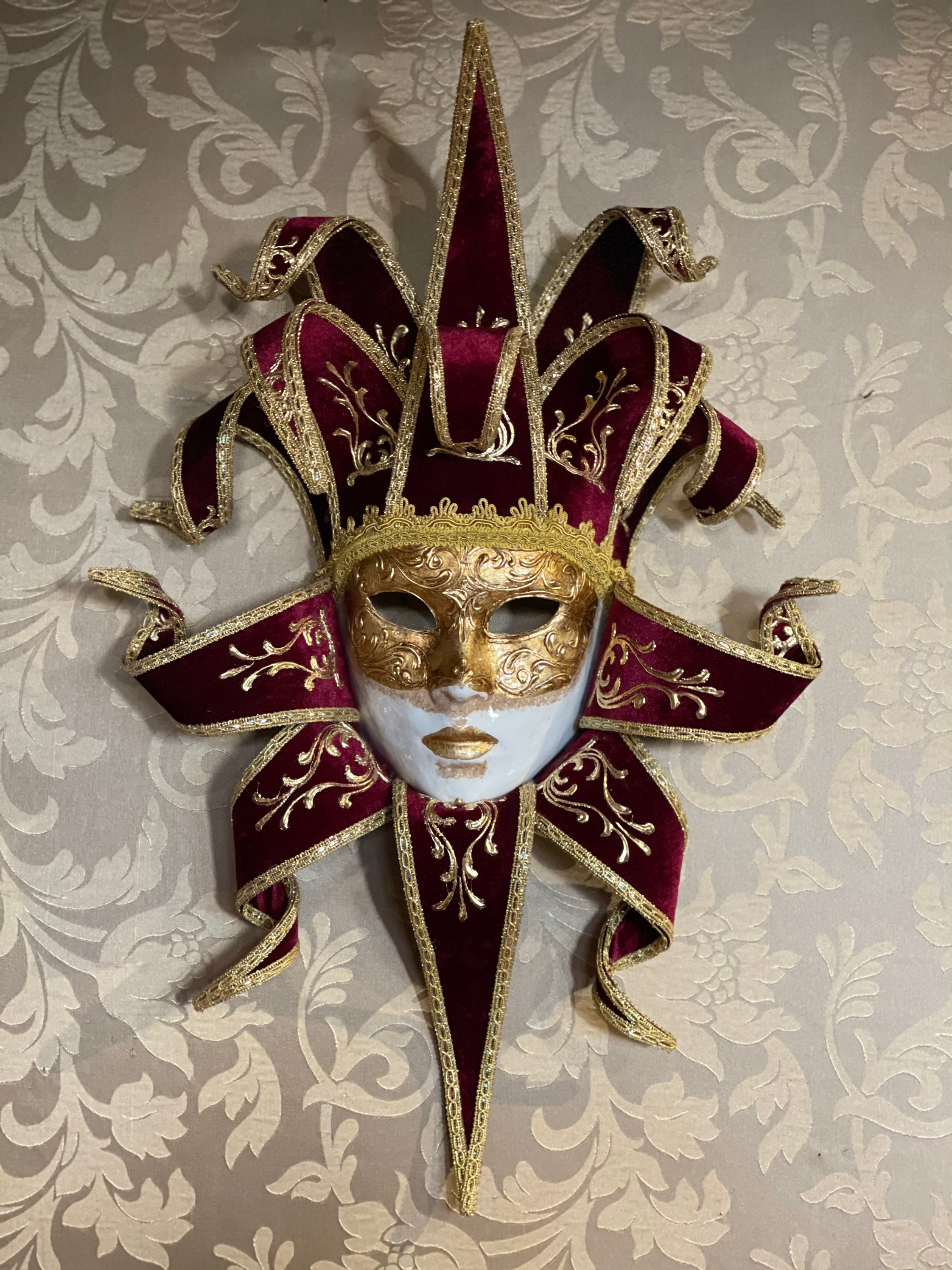 Venezianische Maske Joker Rot – Handgemacht, Für Karneval, Halloween, Maskenbälle & Kostümpartys