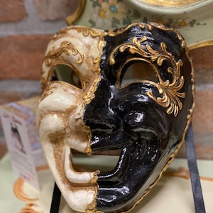 Venetian mask Commedia dell&#39;arte, Handmade in papier-mâché