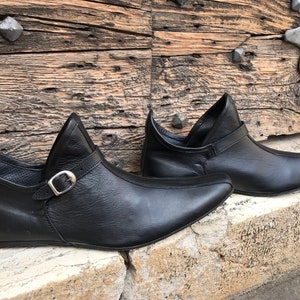 RENAISSANCE SHOES in leather