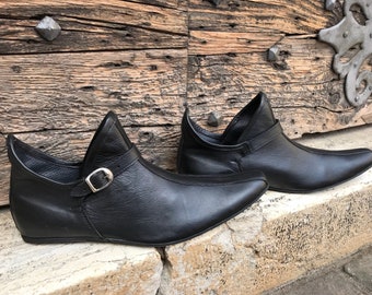 RENAISSANCE SHOES in leather