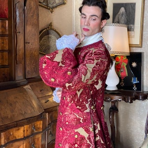 Historical Costume of the 1700s, 18th Century Costume, Carnival Costume, Halloween Costume