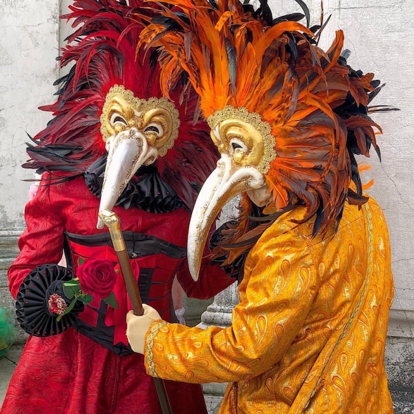 Venetian Mask, Doctor Of The Plague Feathers, Handmade in papier-mâché, Carnival Mask, Halloween Mask