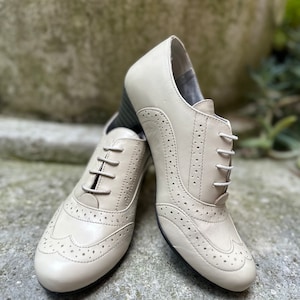 Historische Lederschuhe, spätes 19. Jahrhundert, frühes 20. Jahrhundert. Karnevalsschuhe, Halloweenschuhe