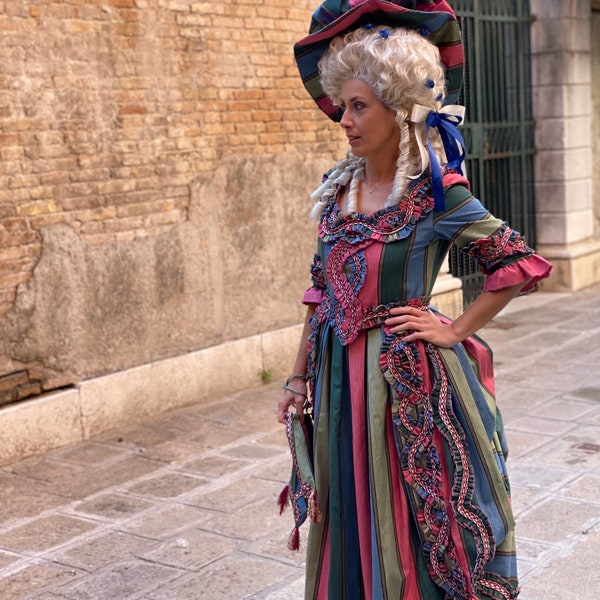 Traje vintage a la polonesa para mujeres, finales del siglo 18, hecho a mano en Venecia