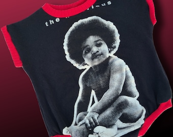 Macacão camiseta reciclada feita à mão RTS 9-12 meses
