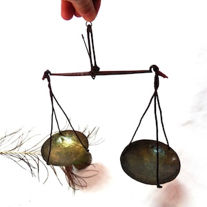 Échelle XIX, Balance suspendue, Balance en fer, Balance à bijoux, Balance du marché, Balance rustique, Balance avec plaques en laiton