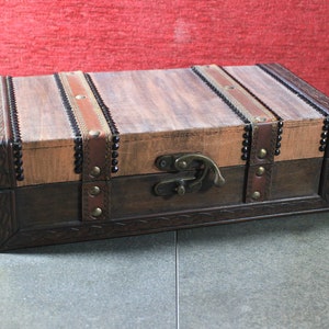 Baúl grande de madera marrón con cerradura estilo granja diseño rústico  forrado baúl de almacenamiento con asas de cuerda