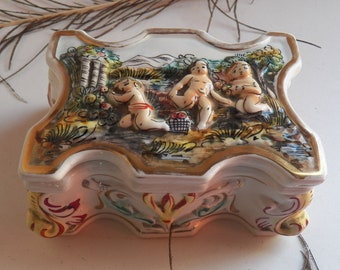 Capodimonte vintage, Bijoutier en porcelaine, Chérubins en porcelaine, Porcelaine capodimonte, Porcelaine fine, Coffre Capodimonte, Porcelaine d’Italie