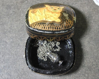 Antique Indian Box with Botafumeiro Pendant, Papier Mache Box, Hand Painted Jewelry Box, Handmade Box, Papier Mache Box, 1960 Jewelry Box