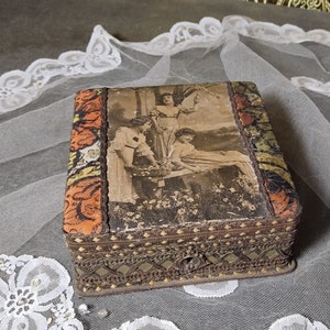 Stare pudełko kartonowe, pudełko cukiernicze, stare pudełko kartonowe Valencia, pudełko ze zdjęciem w stylu vintage, pudełko słodyczy lub czekoladek, pudełko Valencia.,