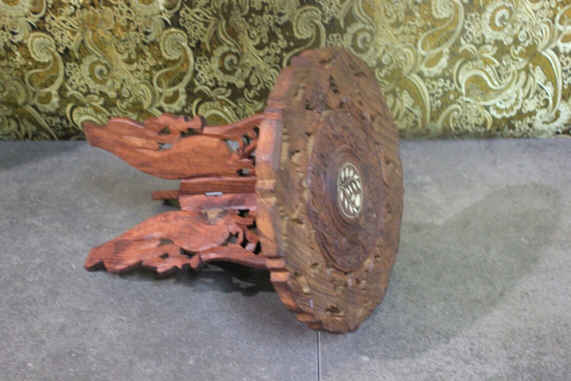 Antigua Mesa Marroquí, Vintage Marroquí, Mesa auxiliar, Mesa de Madera Calada, Mesa para té, Mesa vintage, Mesa con Taracea., foto 4 di 5