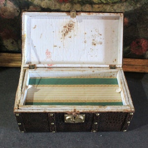 Vintage Chest Box, Antique Chest, Vintage Chest, Vintage Box, Imitation Leather Chest, Lined Wooden Box, Couple Gift, 50s Chest, Spain image 7