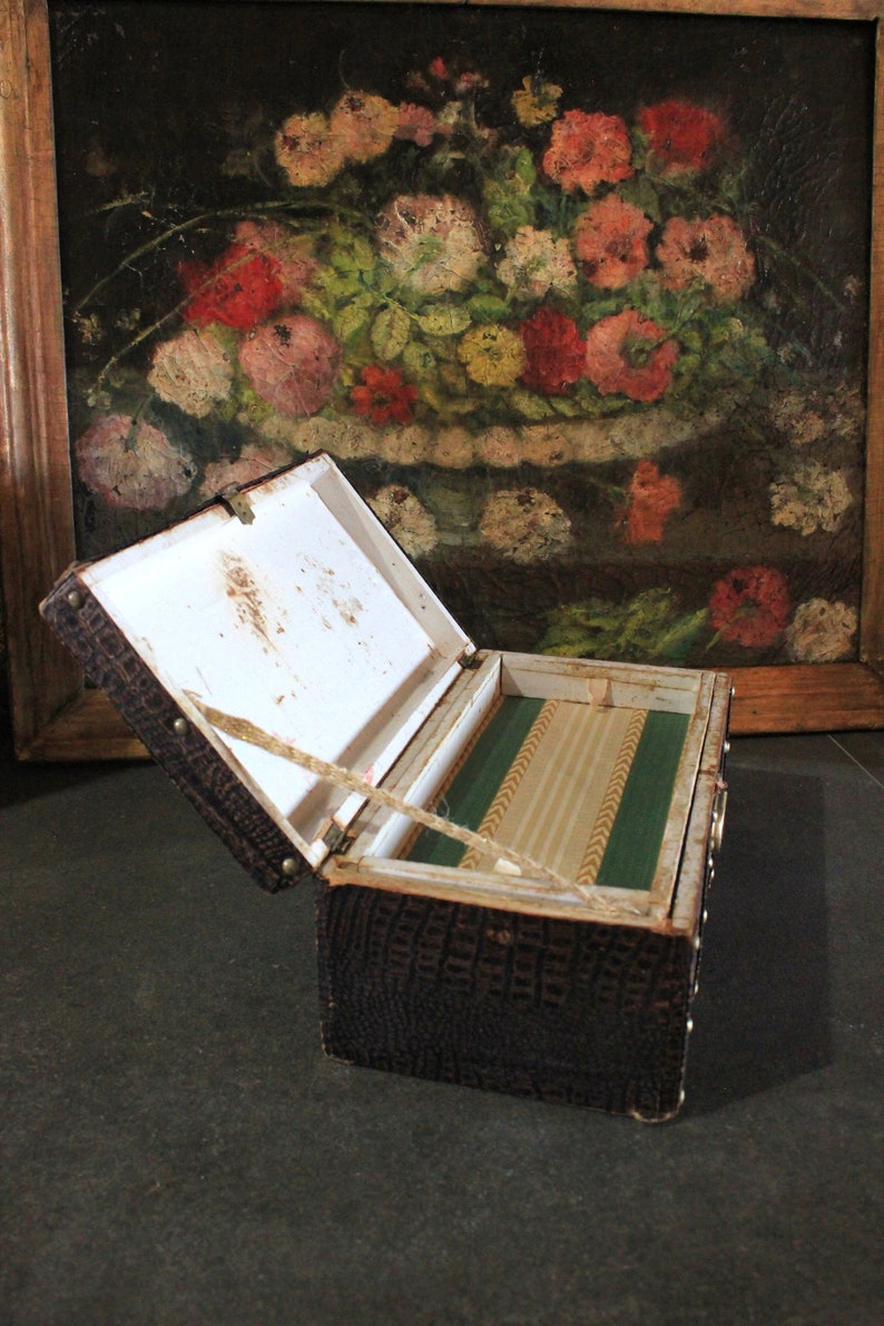 Vintage Chest Box, Antique Chest, Vintage Chest, Vintage Box, Imitation Leather Chest, Lined Wooden Box, Couple Gift, 50s Chest, Spain image 9