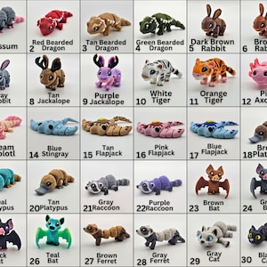 Puede incluir: Una colecci&oacute;n de 30 figuras de animales en miniatura, que incluyen una zarig&uuml;eya, dragones, conejos, jackalopes, tigres, ajolotes, rayas, flapjacks, ornitorrincos, mapaches, murci&eacute;lagos, hurones y gatos. Cada figura es de un color y estilo diferente.