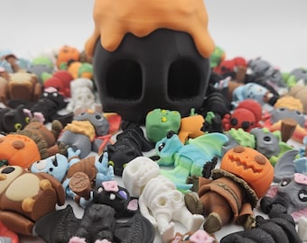 Halloween Mystery Pocko Pets | 10 Articulated Animals in Skull Container | Trick or Treat Gift