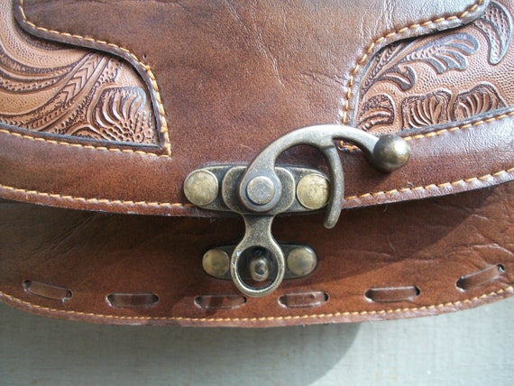 Quality Vintage Faux Leather saddle bag purse, Vi… - image 8