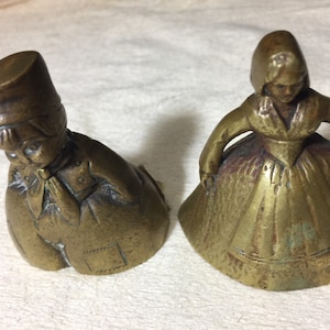 Due Bronzo Vintage Piccola cena Campana scultura figurativa ragazzo e donna #20 #