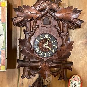 Antique American Bird and Leaves Cuckoo Clock