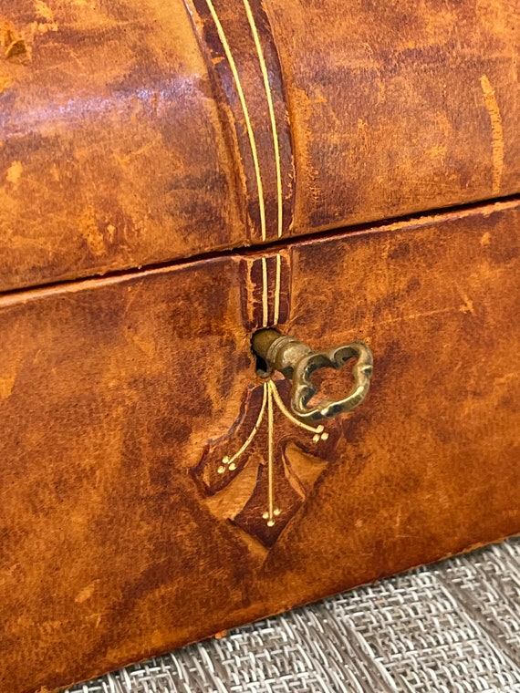 Antique Handmade Leather Jewelry Chest Box 28 Gem