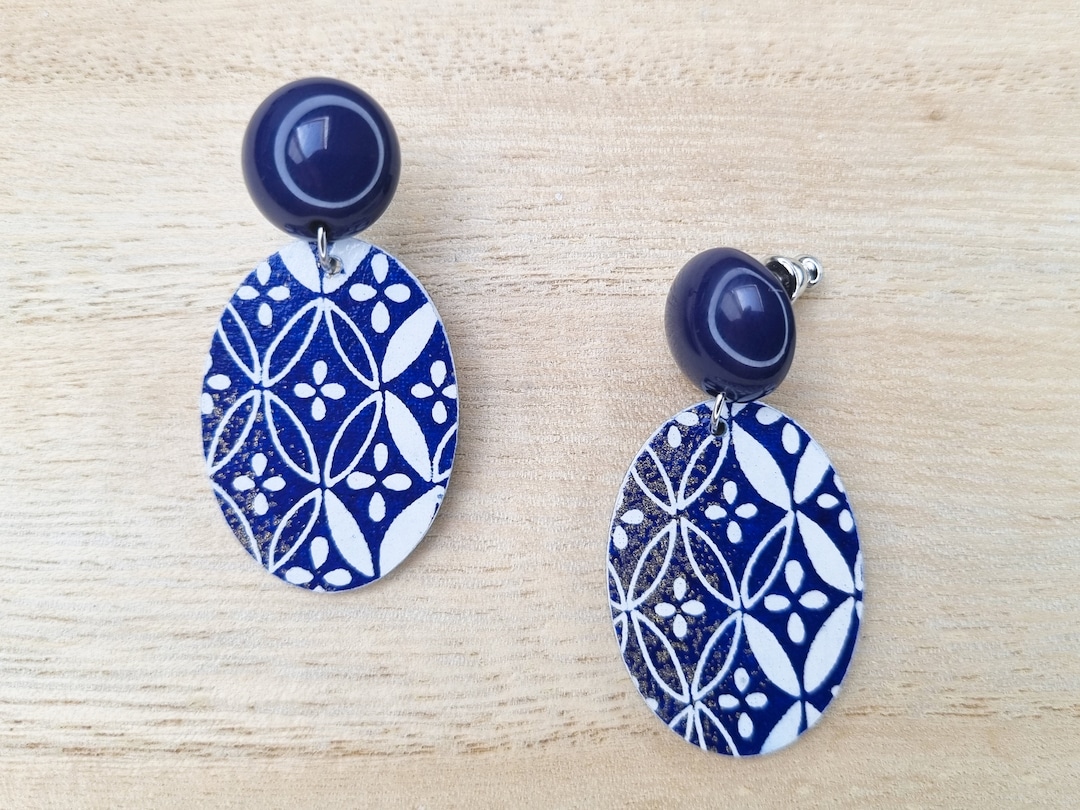 Boucles d'orelle avec perles nacrées sur chaînettes en acer