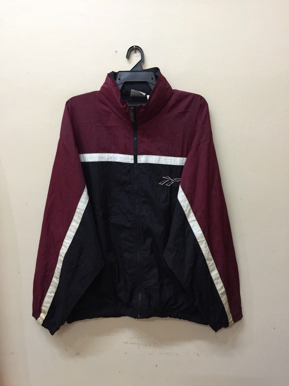 nike windbreaker zipper