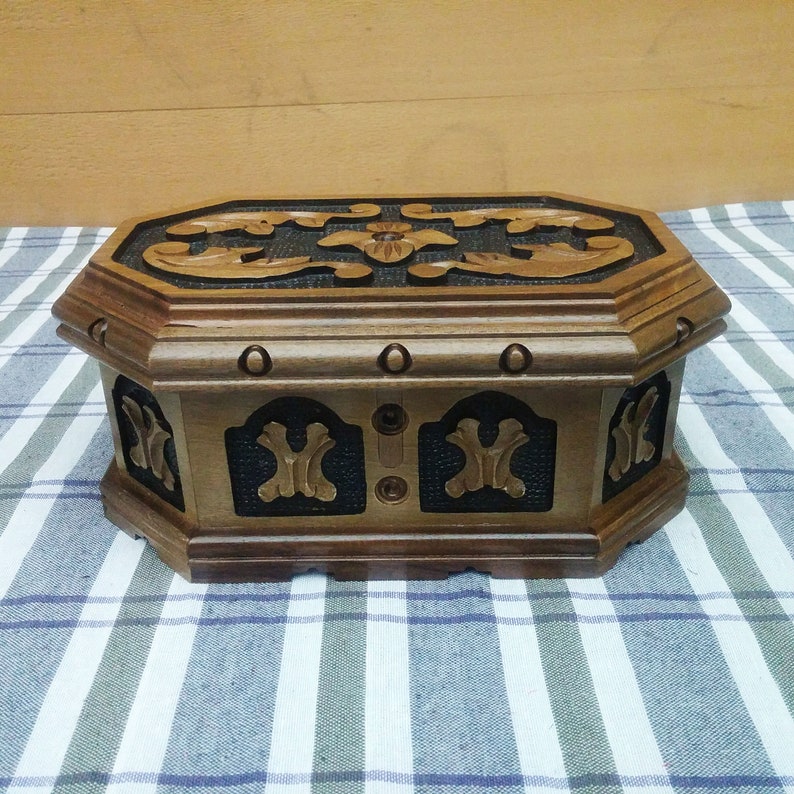 Velvet wood jewelry box Wooden jewelry box Memory box Wooden ring box Engraved jewelry box Custom wood box Wooden keepsake box
