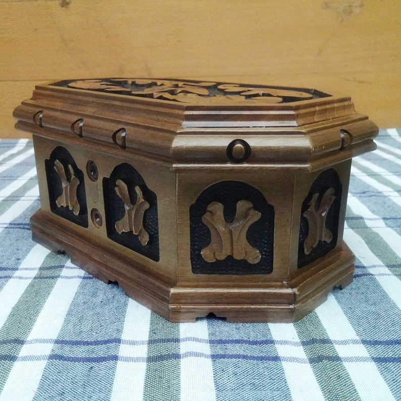 Velvet wood jewelry box Wooden jewelry box Memory box Wooden ring box Engraved jewelry box Custom wood box Wooden keepsake box