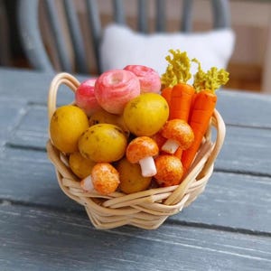 Dollhouse miniatures, Miniatures, Dollhosue food, Food for dollhouse, Miniature food, Mini food, Miniature veggies, Miniature carrots, Doll