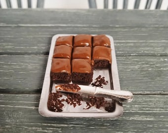 Miniature brownies, Miniatures, Dollhouse miniatures, Dollhouse, Dolls, Miniature food, Fake food, Dollhouse accessories,Mini food,Doll food