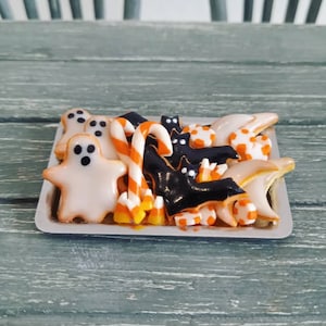 Miniature cookies, Miniatures, Dollhouse miniatures, Dollhouse accessories, Dollhouse, Miniature food, Dollhouse food, Dolls, Doll food