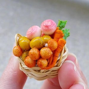 Dollhouse miniatures, Miniatures, Dollhosue food, Food for dollhouse, Miniature food, Mini food, Miniature veggies, Miniature carrots, Doll