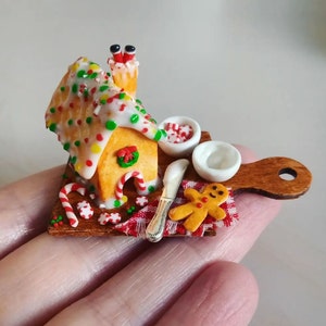 Miniature gingerbread house, Dollhouse food, Food for dollhouse, Miniatures, Miniature food, Mini food, Dollhouse, Doll food,