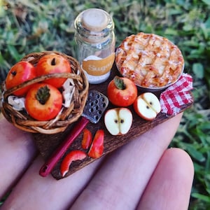 Miniature apple pie, Miniature food, Mini food, Dollhouse food, Food for dollhouse, Doll food, Miniature apple, Miniature fruit, Miniatures