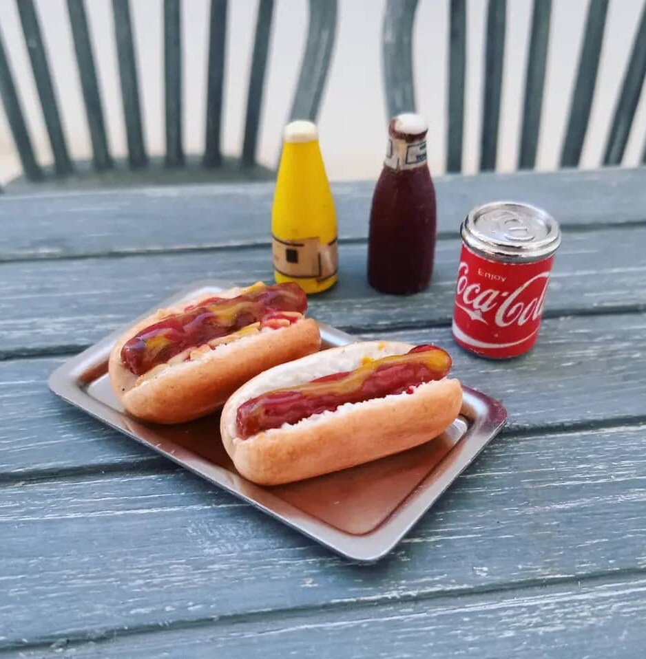 Accessori Per Case Bambole Lotto 20 Hotdog In Miniatura In Argilla 1/12 Accessori Per Case Bambole Lotto 20 Hotdog In Miniatura In Argilla 1/12