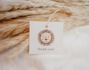 Könnte beinhalten: Eine weiße Karte mit einer braunen Löwenkopf-Illustration und dem Text "thank you!" darauf gedruckt. Die Karte hängt an einer Schnur.