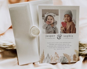Op de afbeelding: Een uitnodiging voor een gezamenlijk verjaardagsfeest met twee foto's van kinderen. De uitnodiging bevat de namen "Jasper" en "Sophia", met de tekst "is turning one!" en "is turning four!". Het ontwerp bevat een neutraal kleurenpalet met botanische illustraties.