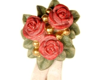Handgefertigter Rosenstrauß aus Ahornholz – geschnitzte Blumenskulptur