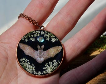 Vleermuis en echt geperst kant bloemen Night Moon Sky koperen hanger