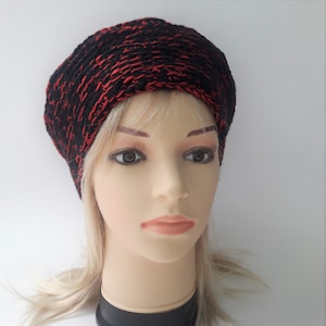 Women&#39;s warm beret made of black red yarn, Crochet woolen hat with slouch, warm winter hat crocheted, beret for lady, beret french style