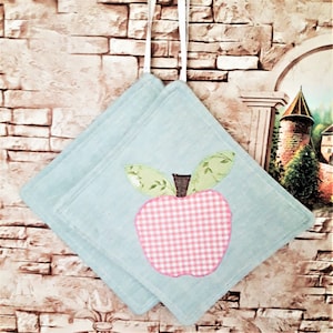 Set of 2 Pot Holders patchwork pink Apple applique, Cotton Square oven mitt, Handmade heat resistant potholder, Handmade Kitchen Decor