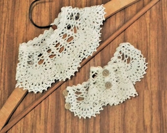 Detachable lace choker collar and cuffs in light cream crocheted organic cotton with wooden buttons, Victorian collar and cuffs, neck cover