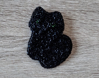 Black cat with green eyes beaded brooch, original embroidered animal brooch, gift brooch for cat lovers, black cat brooch gift for lover